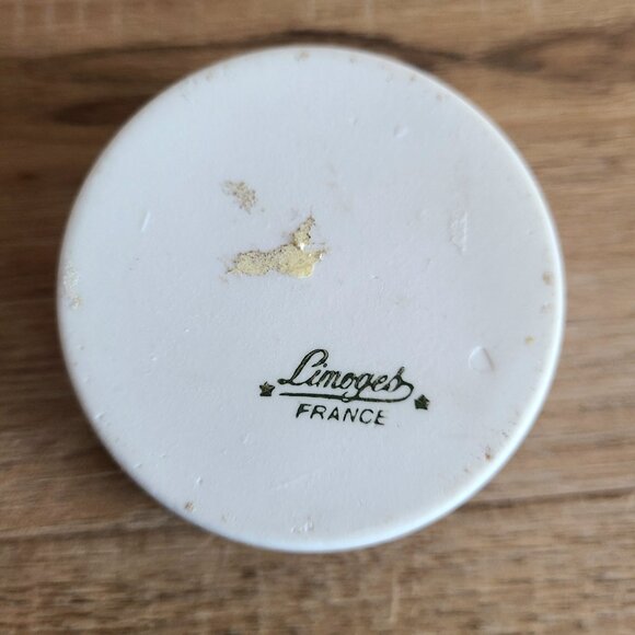 Vintage Limoges France porcelain round jewelry box with floral design. - Picture 6 of 7